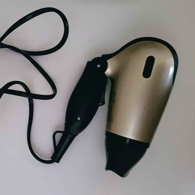 Foldable hairdryer
